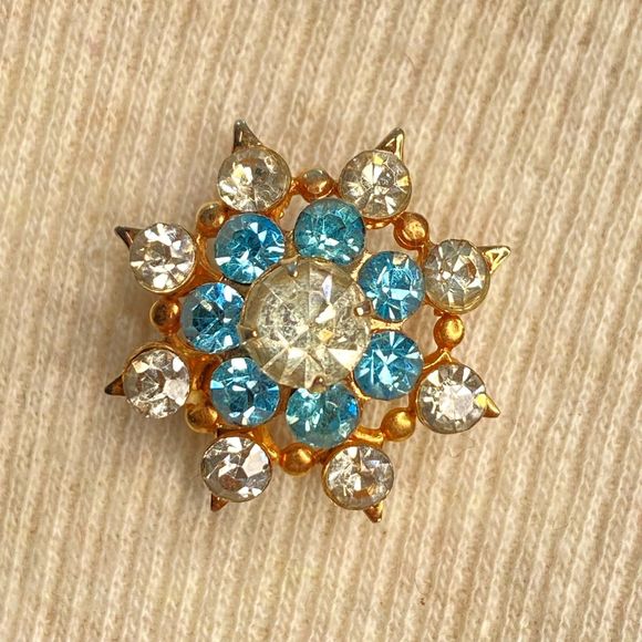 Tiny Brooch Starburst Flower Blue & White Rhinestones - Picture 1 of 6